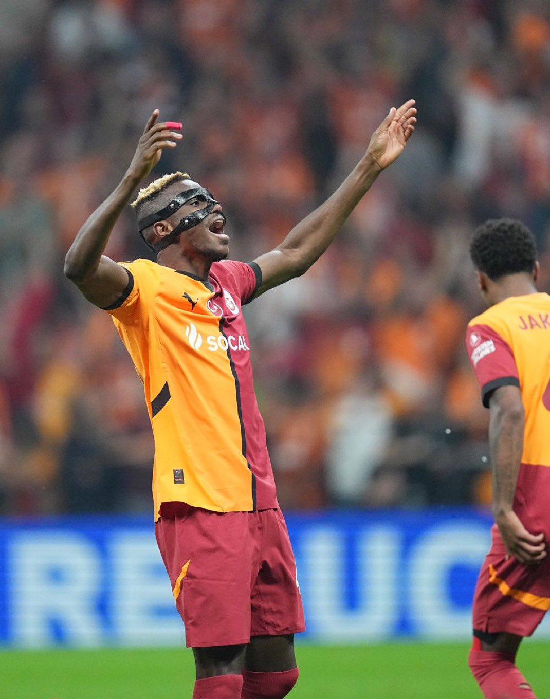 Victor Osimhen celebrates a goal for Galatasaray in Istanbul, nearing a €75M permanent transfer from Napoli