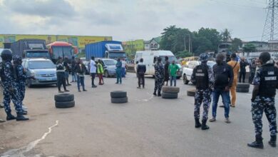 Lagos LG Poll: Berger Road Barricades Halt Vehicles, Strand Passengers